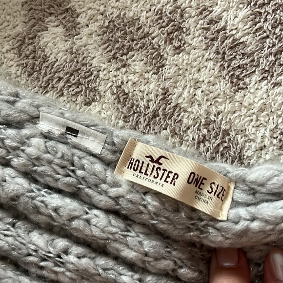 Hollister Gray/Pink scarf - Picture 4 of 4